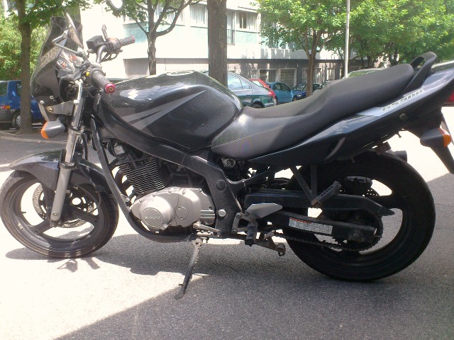 Moto Suzuki GSE 500